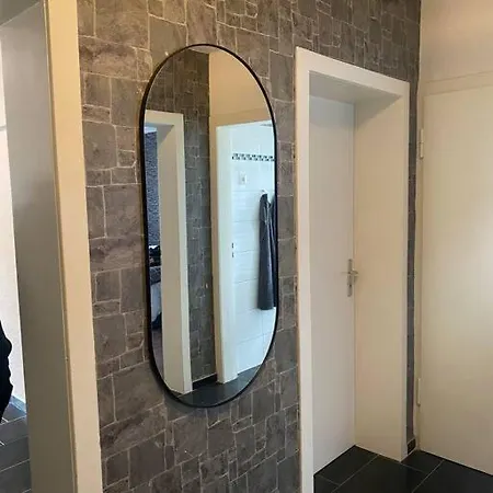 Riesen Bett, Strassenbahn Vor Der Tuer, Lage, Nah Zur Messe, Keine Rechnungen