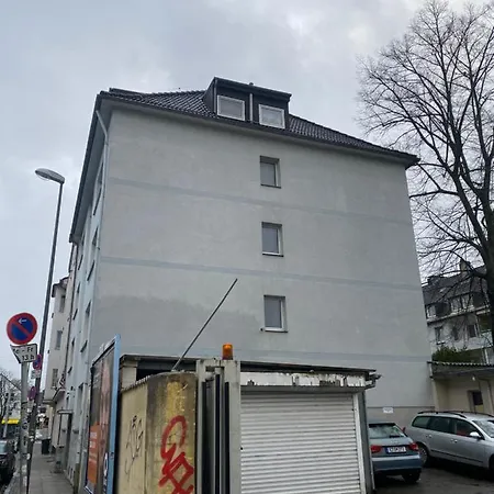 Riesen Bett, Strassenbahn Vor Der Tuer, Lage, Nah Zur Messe, Keine Rechnungen Essen