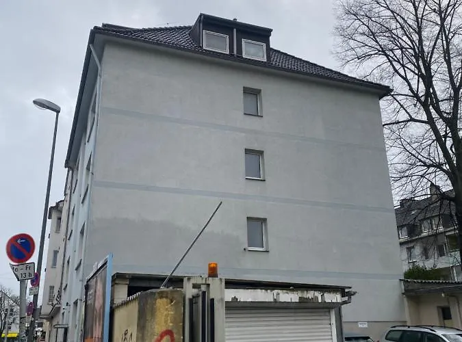Riesen Bett, Strassenbahn Vor Der Tuer, Lage, Nah Zur Messe, Keine Rechnungen Essen